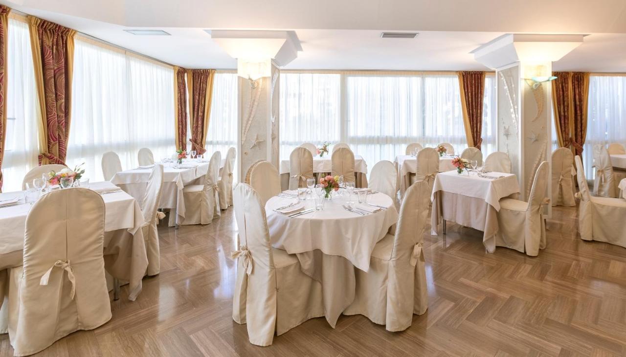 Hotel Feldberg Riccione Kültér fotó