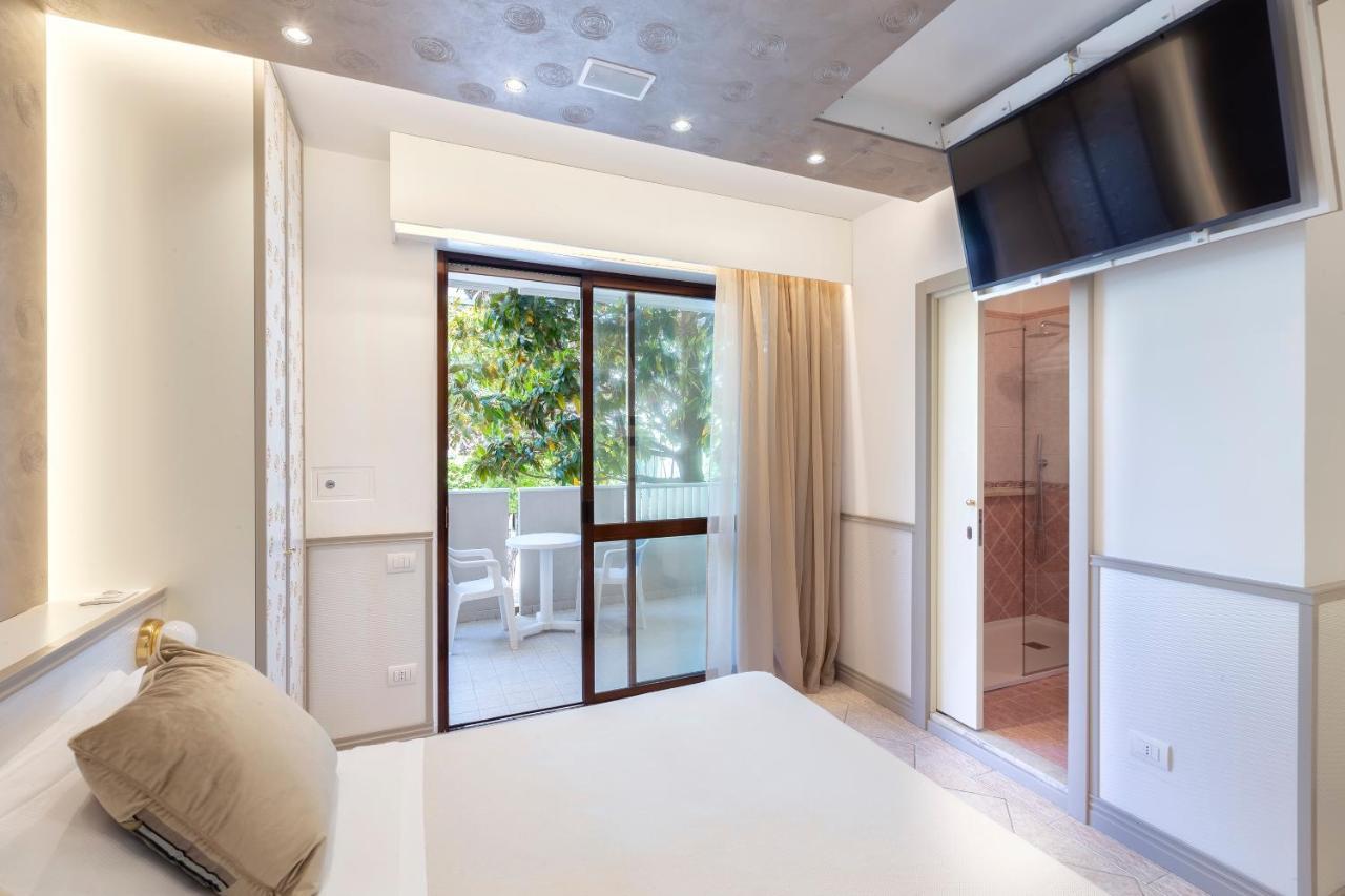 Hotel Feldberg Riccione Kültér fotó