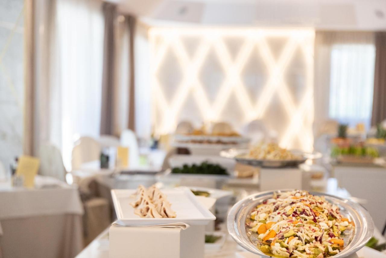Hotel Feldberg Riccione Kültér fotó