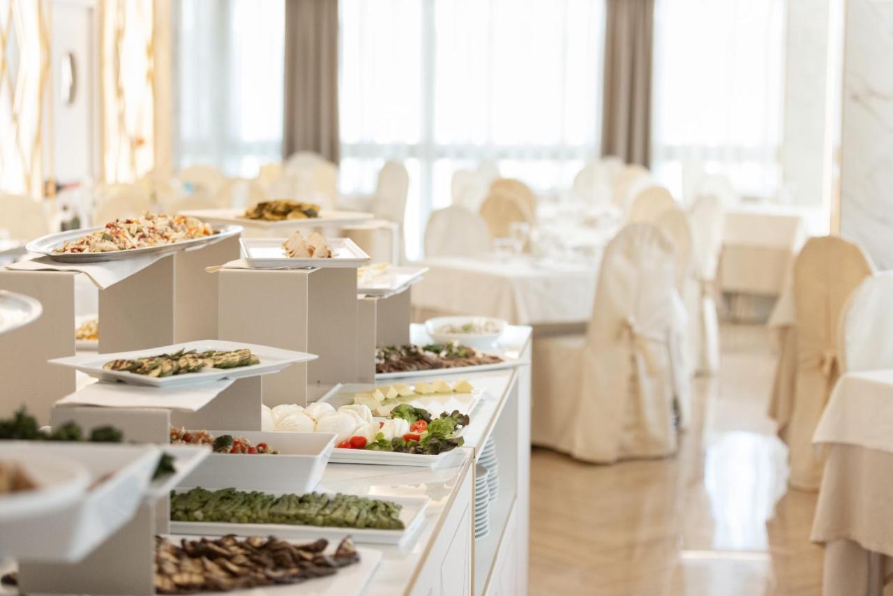 Hotel Feldberg Riccione Kültér fotó