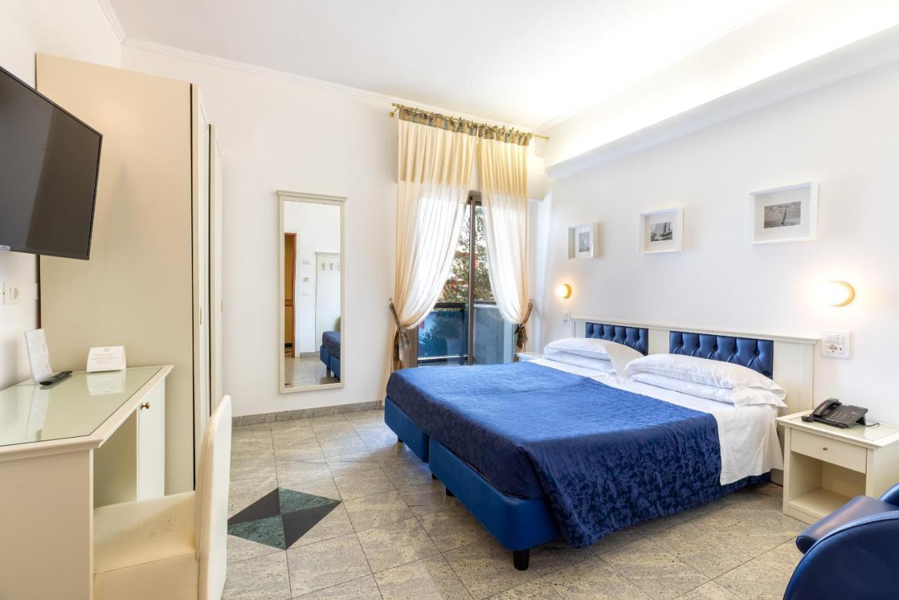 Hotel Feldberg Riccione Kültér fotó
