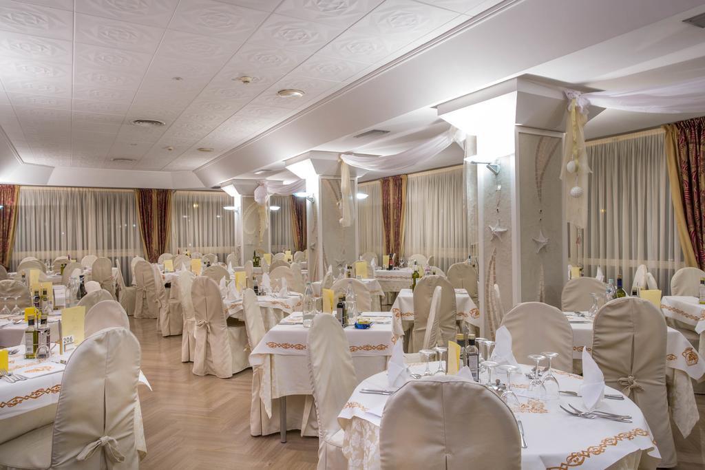 Hotel Feldberg Riccione Kültér fotó