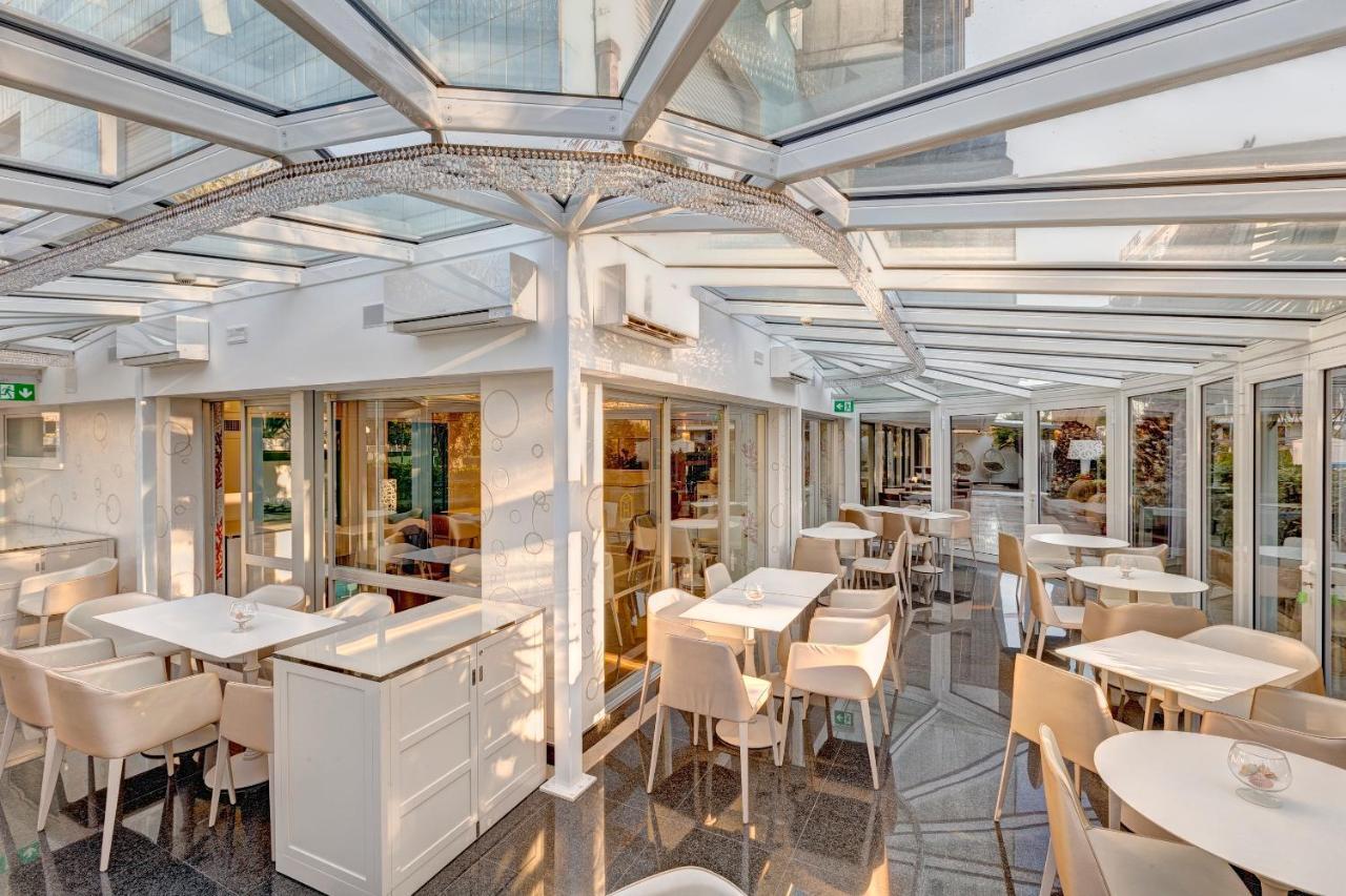 Hotel Feldberg Riccione Kültér fotó