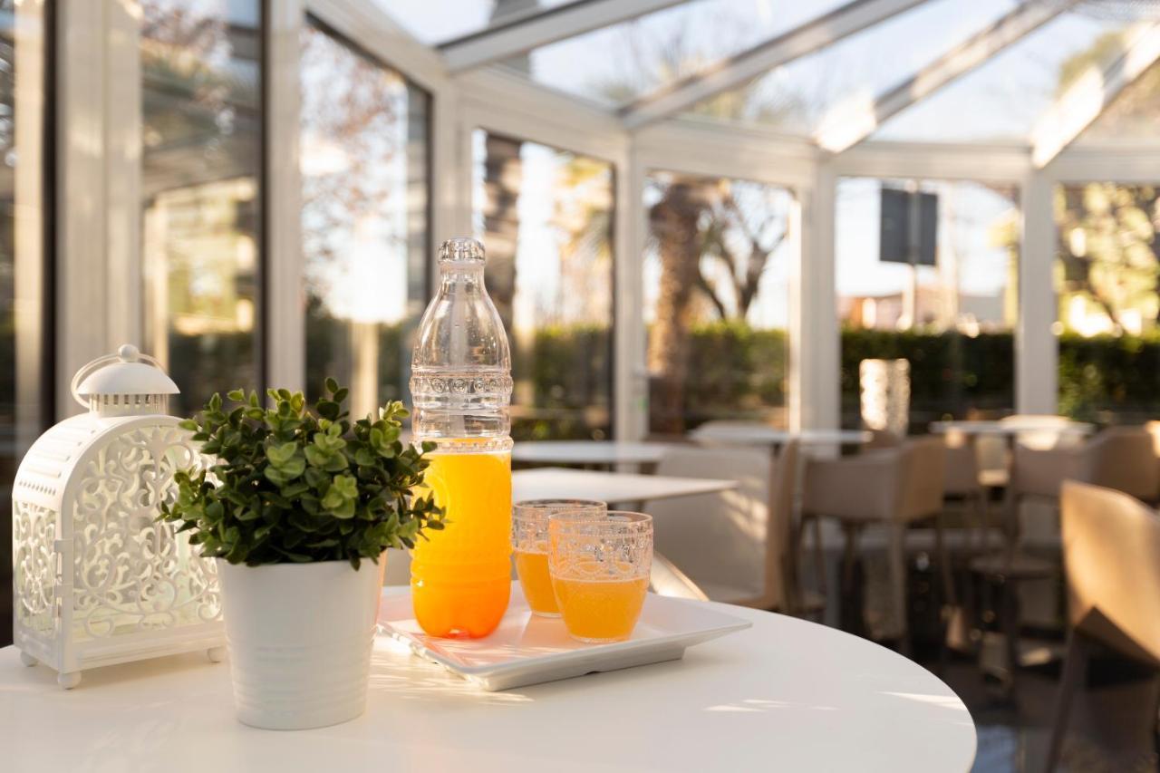 Hotel Feldberg Riccione Kültér fotó