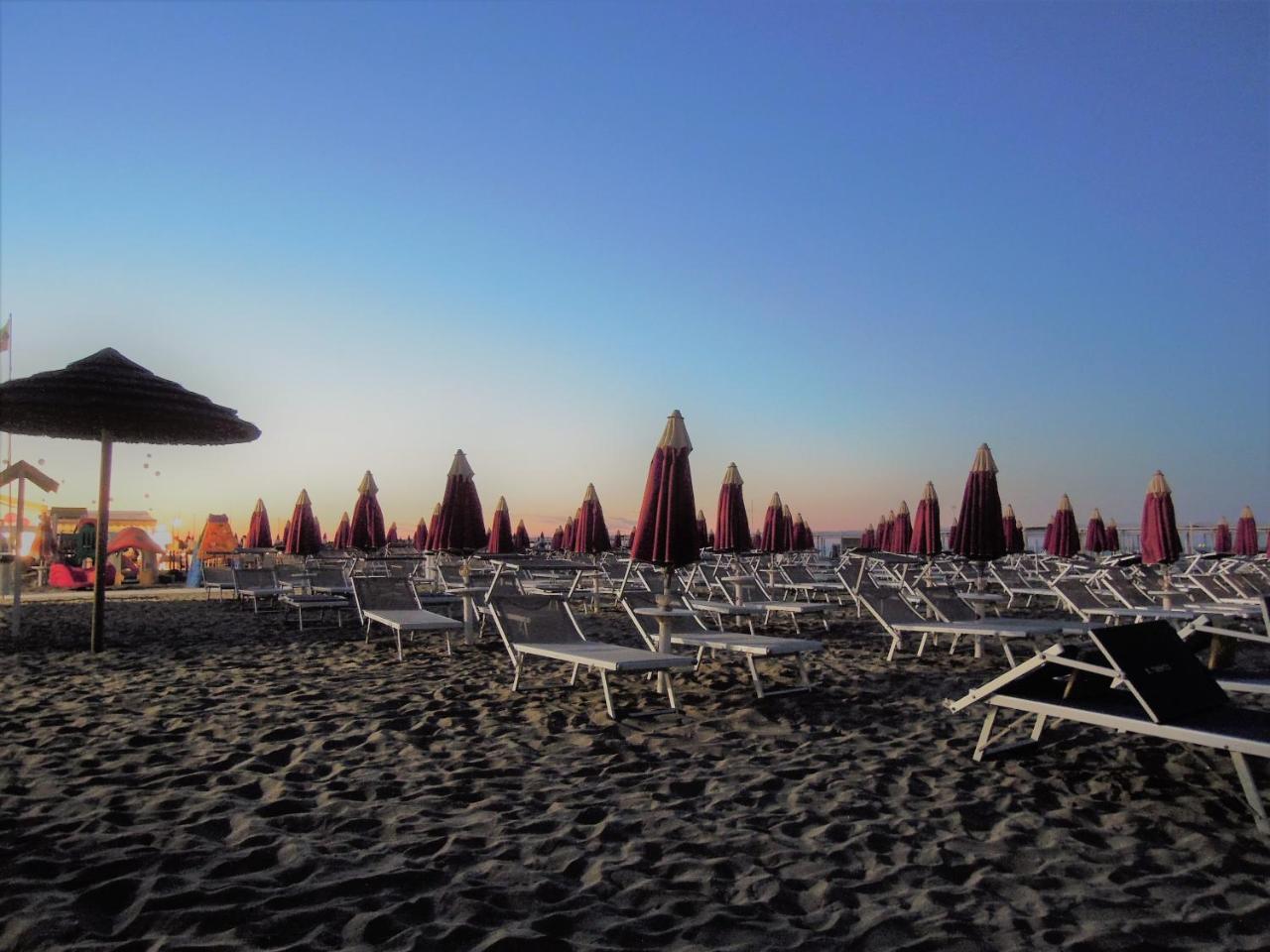Hotel Feldberg Riccione Kültér fotó