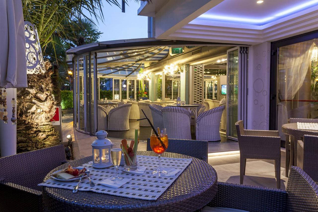Hotel Feldberg Riccione Kültér fotó